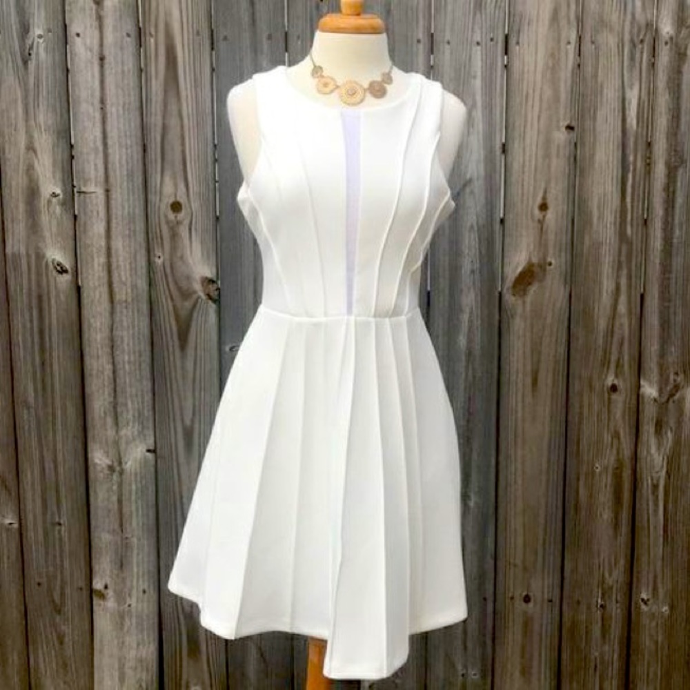 🔥GUESS sleeveless pleated mesh detail in IVORY🔥